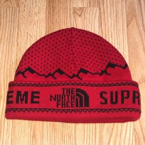 Supreme x The North Face Beanie